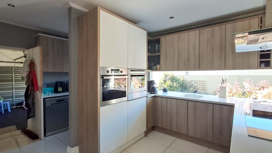 To Let 4 Bedroom Property for Rent in Avalon Estate Western Cape
